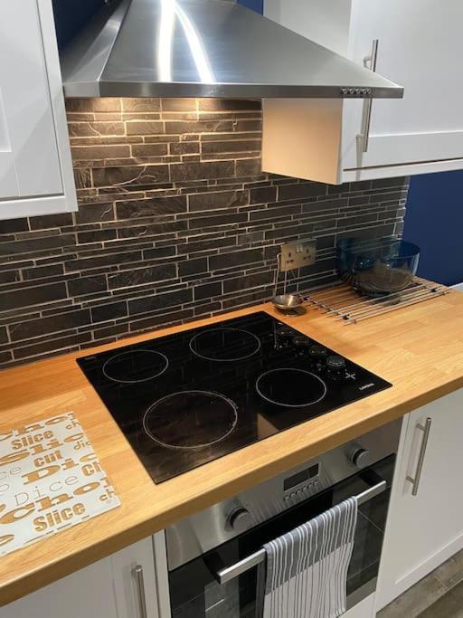 Mumbles - Modern Apartment With Panoramic Sea Views Oystermouth Exterior photo