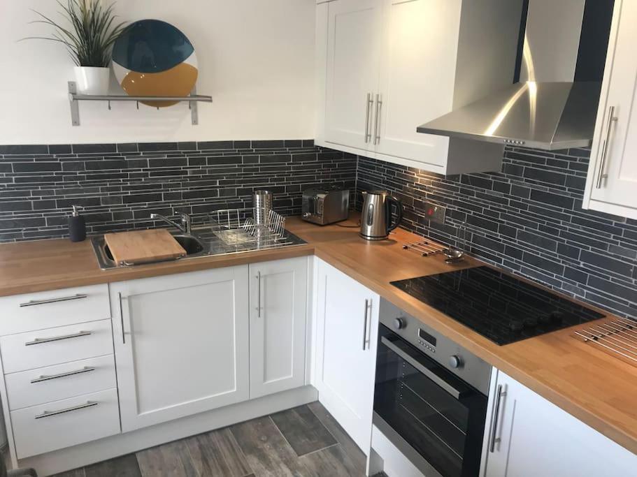 Mumbles - Modern Apartment With Panoramic Sea Views Oystermouth Exterior photo