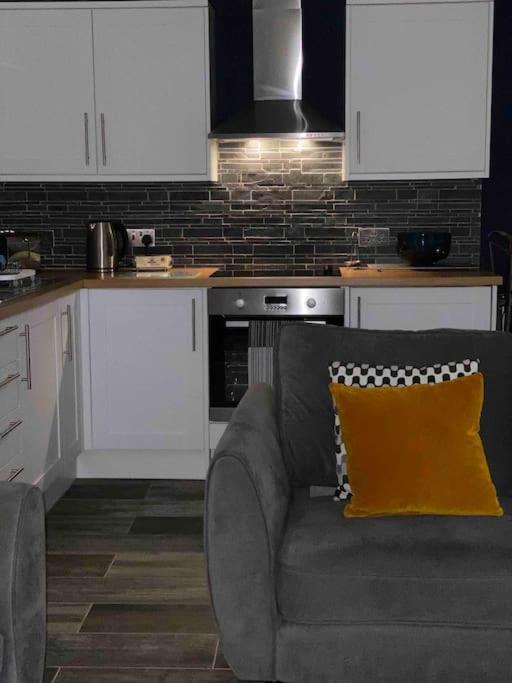 Mumbles - Modern Apartment With Panoramic Sea Views Oystermouth Exterior photo