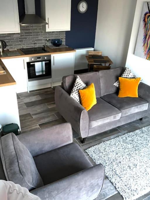 Mumbles - Modern Apartment With Panoramic Sea Views Oystermouth Exterior photo