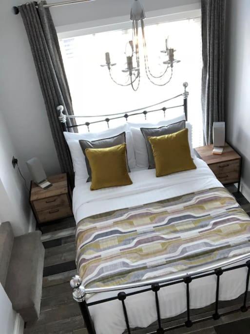 Mumbles - Modern Apartment With Panoramic Sea Views Oystermouth Exterior photo