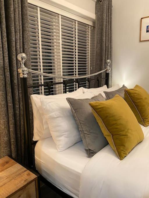 Mumbles - Modern Apartment With Panoramic Sea Views Oystermouth Exterior photo