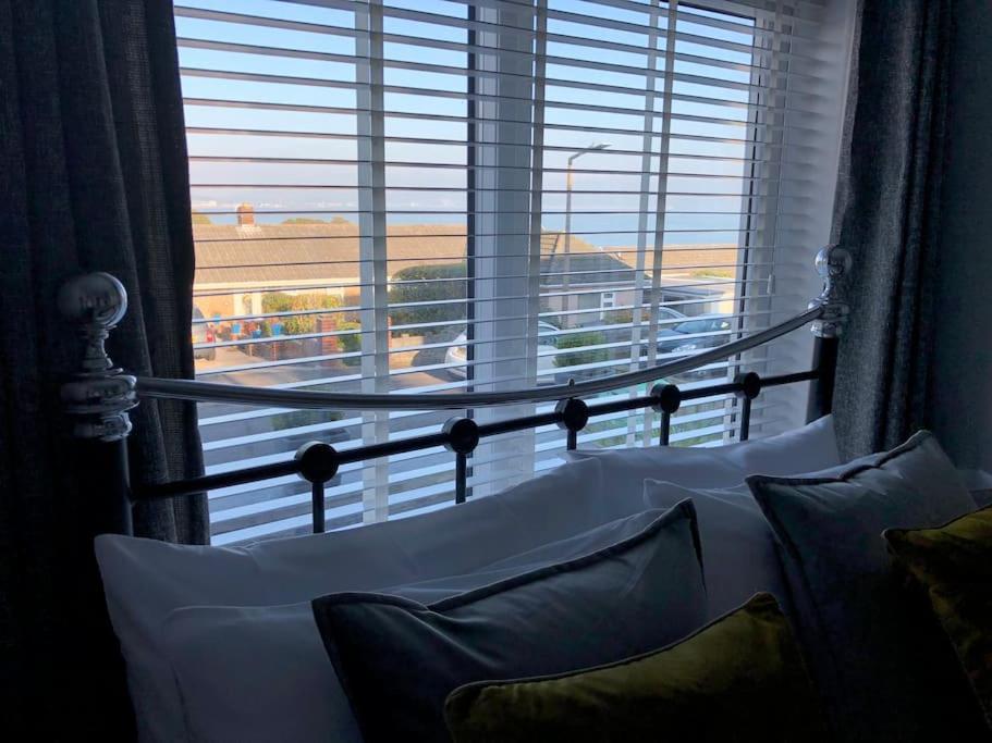 Mumbles - Modern Apartment With Panoramic Sea Views Oystermouth Exterior photo